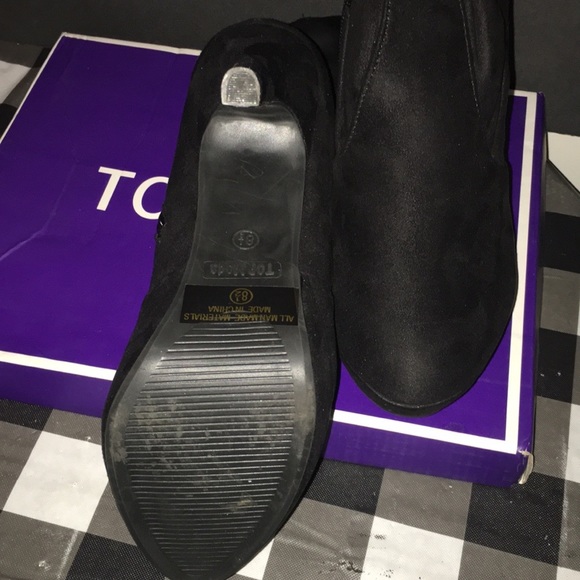 Top Moda Black suede heels size 8.5. Sock type top with side half zipper - Picture 3 of 4
